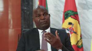 O Presidente de Moçambique, Daniel Chapo, em entrevista à agência Lusa, em Maputo, Moçambique, 10 de julho de 2026. Daniel Chapo, que partiu hoje para Lisboa para uma visita oficial, desafiou os empresários portugueses a investirem em Moçambique já, quando avançam megaprojetos de 50 mil milhões de dólares (43,8 mil milhões de euros) no gás, avisando que esperar por amanhã será tarde. (ACOMPANHA TEXTO DA LUSA DE 14 DE JULHO DE 2026). LUÍSA NHANTUMBO/LUSA