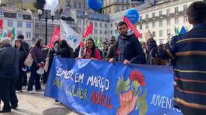 Arruada CDU na Praça do Município, cartaz da JCP a caminho do Rossio. Domingo, 3 de março.