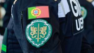 Insígnia da Guarda Nacional Republicana (GNR), durante a cerimónia militar comemorativa do Dia da Unidade de Emergência Proteção e Socorro da Guarda Nacional Republicana, na Guarda, 14 de abril de 2025. MIGUEL PEREIRA DA SILVA/LUSA