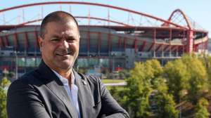 O candidato às eleições presidenciais do Sport Lisboa e Benfica (SLB), Cristóvão Carvalho, posa para a fotografia durante uma entrevista à agência Lusa, em Lisboa, 14 de outubro de 2025. As eleições decorrerão no próximo dia 25 de outubro. (ACOMPANHA TEXTO DA LUSA DO DIA 16 DE OUTUBRO DE 2025). INÁCIO ROSA/LUSA