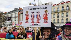 Manifestação Nacional de Mulheres com o lema "Mil razões para lutar! Os direitos das mulheres não podem esperar!" no âmbito das comemorações do Dia Internacional da Mulher (08 de março), Lisboa, 11 de março de 2023. Pelo sétimo ano consecutivo, o MDM-Movimento Democrático de Mulheres promove uma "jornada de denúncia dos problemas, de afirmação, de força e unidade das mulheres na defesa e conquista dos seus direitos". MANUEL DE ALMEIDA/LUSA