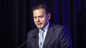 O primeiro-ministro, Luís Montenegro, intervém durante a cerimónia de abertura da 4.ª Conferência Bola Branca "A Excelência no Futebol", no auditório da Rádio Renascença, em Lisboa, 28 de maio de 2026. ANTÓNIO PEDRO SANTOS/LUSA