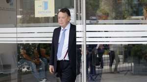 O antigo ministro da Economia, Manuel Pinho, à saída do Campus de Justiça, onde ouviu a leitura do acórdão do caso EDP, no Parque das Nações, em Lisboa, 06 de junho de 2024. Manuel Pinho foi condenado a uma pena de 10 anos e de seis anos. O coletivo de juízes presidido pela magistrada Ana Paula Rosa, do Juízo Central Criminal de Lisboa, condenou ainda a mulher do ex-governante, Alexandra Pinho, a uma pena de quatro anos e oito meses, suspensa na execução. ANTÓNIO PEDRO SANTOS/LUSA