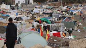 epaselect epa13216494 A migrant looks at makeshift tents erected by migrants along Trampolin Beach in Ceuta, Spain, 06 September 2026. Ceuta President Juan Jesus Vivas is expected to meet European Commissioners Magnus Brunner and Dubravka Suica and European Parliament President Roberta Metsola in Brussels on 08 September to discuss the migration crisis. Thousands of people crossed from Morocco into the Spanish North African enclave in late July 2026.  EPA/REDUAN