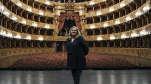 A diretora artística do Teatro Nacional de São Carlos, Elisabete Matos, em entrevista à agência Lusa, sublinhou “a possibilidade de os jovens e crianças virem ao S. Carlos assistirem a obras destinadas a eles” e que prevê seja apresentada fora de Lisboa, junto das escolas, em Lisboa, 4 de julho de 2022. A próxima temporada lírica e sinfónica do Teatro Nacional de S. Carlos (TNSC) regista duas estreias de autores nacionais, uma ópera de Sérgio Azevedo e uma sinfonia de Nuno Corte-Real, anunciou hoje a sala lisboeta. ACOMPANHA TEXTO DE 5 DE JULHO DE 2022). MANUEL DE ALMEIDA/LUSA