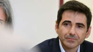 O cabeça de lista pela Iniciativa Liberal (IL) às eleições europeias, Ricardo Arroja, durante a visita ao Hospital da Oliveira, no âmbito da campanha para as eleições europeias 2019, em Guimarães, 22 de maio de 2019. HUGO DELGADO/LUSA