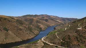 Vista panorâmica do Vale do Côa onde a Fundação Côa Parque deu hoje início a sete novos projetos multidisciplinares com uma dotação de 2,5 milhões de euros que prometem mudar o paradigma da investigamos naquela território, em Vila Nova de Foz Côa, 20 de junho de 2020. Os projetos abrange varias áreas do saber que vão desde das áreas do clima e alterações climáticas, origem da vida, dinâmicas de interação sociocultural ao longo do tempo, e biodiversidade e recursos biológicos, patrimónios naturais e culturais e desenvolvimento regional sustentável. (ACOMPANHA TEXTO DA LUSA). FRANCISCO PINTO/LUSA