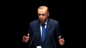 epa11885751 President of Turkey, Recep Tayyip Erdogan, gives a speech during a public lecture event in Putrajaya, Malaysia, 10 February 2025. The Turkish president is on an official visit to Malaysia from 10 to 11 February 2025.  EPA/FAZRY ISMAIL