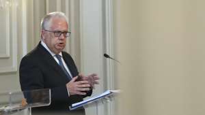 O ministro da Administração Interna, Eduardo Cabrita, intervém durante uma conferência de imprensa sobre o relatório do inquérito relativo à intervenção da Polícia de Segurança Pública (PSP) no quadro das celebrações promovidas pelo Sporting Clube de Portugal (SCP), ocorridas nos dias 11 de 12 de maio, em Lisboa, 16 de julho de 2021. ANTÓNIO PEDRO SANTOS/LUSA