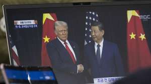 epa12492208 A journalist works as he watches a laptop screen displaying US President Donald Trump (L) and Chinese President Xi Jinping during the South Korea Asia-Pacific Economic Cooperation (APEC) CEO Summit, in Gyeongju, South Korea, 30 October 2025. South Korea will host the 2025 APEC annual meeting in Gyeongju from 29 October to 01 November.  EPA/JEON HEON-KYUN