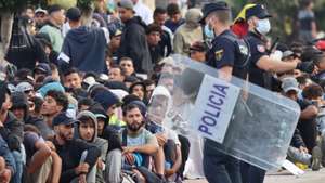 epa13201917 Migrants wait outside the Loma Colmenar temporary migrant shelter in Ceuta, Spain, 31 August 2026. Spain faced a massive migration crisis after thousands of people crossed into the North African enclave of Ceuta from Morocco in late July 2026.  EPA/Reduan