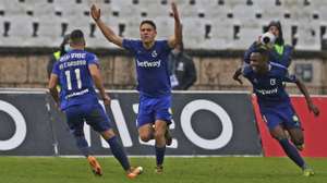 O jogador do Belenenses SAD Tomás Ribeiro (2-D) festeja após marcar um golo, durante o jogo da Primeira Liga de Futebol, Belenenses SAD vs Nacional, disputado no Estádio do Jamor, em Oeiras, 20 de fevereiro de 2021. MANUEL DE ALMEIDA/LUSA