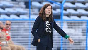 A treinadira do Sporting, Mariana Cabral, reage durante  o jogo da  final da Taça da Liga de futebol contra o Benfica, disputado no  Estádio do Restelo, em Lisboa, 01 de maio de 2024. ANTÓNIO COTRIM/LUSA