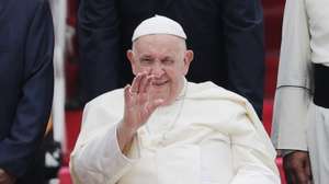 epa11581164 Pope Francis waves after disembarking from an airplane during his arrival at Soekarno-Hatta International Airport in Tangerang, Banten, on the outskirts of Jakarta, Indonesia, 03 September 2024. Pope Francis is on an apostolic visit to the Muslim-majority country from 03 to 06 September and is expected to meet with interfaith leaders at Istiqlal Mosque in Jakarta, the largest mosque in Southeast Asia, to promote peace and dialogue among different religious communities. He will also meet with Indonesian President Joko Widodo and lead a mass prayer with 80,000 worshippers at Gelora Bung Karno Stadium.  EPA/BAGUS INDAHONO