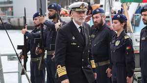 O chefe do Estado-Maior da Armada, Henrique Gouveia e Melo, no final da visita ao navio Mondego, no porto do Funchal, no Funchal, ilha da Madeira, 16 de março de 2023. O NRP Mondego não cumpriu uma missão de acompanhamento de um navio russo a norte da ilha de Porto Santo, na Madeira, após 13 militares terem recusado, no sábado, dia 10 de março, embarcar por razões de segurança. HOMEM DE GOUVEIA/LUSA