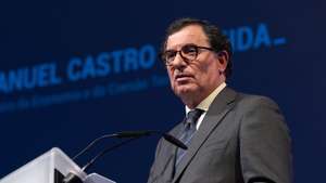 O ministro da Economia e da Coesão Territorial, Manuel Castro Almeida, intervém durante a  sessão de abertura do Plano de Recuperação e Resiliência (PRR) “Loading – O 10.º pedido de pagamento carrega-se agora”, em Lisboa, 28 de julho de 2026. ANTÓNIO COTRIM/LUSA