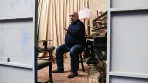 O encenador Jorge Silva Melo fala durante uma entrevista à agência Lusa, no Teatro da Politécnica, em Lisboa, 06 de novembro de 2020. A coleção "Livrinhos de Teatro", criada pela Cotovia em parceria com os Artistas Unidos, vai passar a ser editada por uma nova pequena editora a partir de janeiro, mas o sonho de publicar Brecht e Beckett completos ficou suspenso. (ACOMPANHA TEXTO DA LUSA DO DIA 11 DE NOVEMBRO DE 2020). TIAGO PETINGA/LUSA
