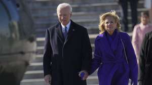 epa11840046 US President Joe Biden and first lady Dr. Jill Biden board the helicopter to take them from the East Front of the US Capitol in Washington, DC after the swearing-in of President Donald Trump in Washington, DC, USA, 20 January 2025. Trump was sworn in for a second term as president of the United States on 20 January. The presidential inauguration was held indoors due to extreme cold temperatures in DC.  EPA/CHRIS KLEPONIS / POOL