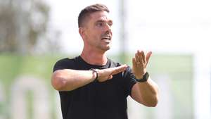 O treinador do Nacional, Tiago Margarido, durante o jogo da Primeira Liga de Futebol contra o Arouca, realizado no Estádio da Madeira, no Fuchal, ilha da Madeira, 20 de setembro de 2025. HOMEM DE GOUVEIA/LUSA