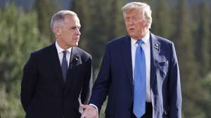 epa12180143 (L-R) Canadian Prime Minister Mark Carney and US President Donald Trump pose for a family photo during the Group of Seven (G7) Summit at the Kananaskis Country Golf Course in Kananaskis, Alberta, Canada, 16 June 2025. World leaders are gathered from 15 to 17 June 2025 for the annual G7 Summit.  EPA/LUDOVIC MARIN / POOL