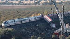 epa13338294 Heavy machinery and emergency personnel deployed to work at the scene of a collision between two high-speed trains, Iryo and AVE, in the village of Urda, Toledo, Spain, 29 October 2026. At least 68 people have been killed and dozens more injured in the accident on 28 October in the province of Toledo, south of the Spanish capital, Madrid.  EPA/J.J. GUILLEN