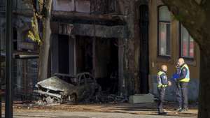 Uma viatura ligeira despistou-se contra uma instalação de gás provocando a morte a dois ocupantes do veículo e um incêndio no centro de Coimbra, 08 de abril de 2026. Duas mulheres foram encontradas inconscientes nas águas-furtadas de um prédio em Coimbra, que se incendiou após um acidente com um carro que provocou dois mortos, e foram transportadas para o hospital, disse a proteção civil. SÉRGIO AZENHA/LUSA