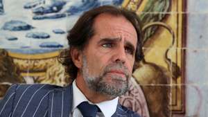 O presidente do Governo Regional da Madeira, Miguel Albuquerque, em entrevista à agência Lusa, na Quinta Vigia, no Funchal, ilha da Madeira, 13 de maio de 2025. O presidente do Governo da Madeira (PSD/CDS-PP), o social-democrata Miguel Albuquerque, considera, a propósito das legislativas de domingo, que os portugueses querem um executivo estável para acabar com a “histeria justicialista” e os “populismos que andam aí à solta”. (ACOMPANHA TEXTO DA LUSA DO DIA 16 DE MAIO DE 2025). HOMEM DE GOUVEIA/LUSA