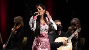 epa08921087 Fado singer Ana Moura performs during a concert in honor of Portuguese Fado legend Amalia Rodrigues, that marks the opening of the Portuguese Presidency of the Council of the European Union in Lisbon, Portugal, 05 January 2021. Portugal has assumed to the rotating presidency of the European Council for the first half of 2021.  EPA/JOSE SENA GOULAO