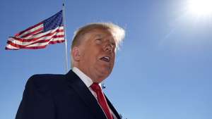 epa13331095 US President Donald Trump speaks to members of the media on the South Lawn of the White House before boarding Marine One en route Port Huron, Michigan in Washington, DC, USA, 25 October 2026.  EPA/YURI GRIPAS / POOL