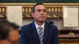 epa12669058 Peru's transitional president, Jose Jeri, appears before the Congressional Oversight and Accountability Committee in Lima, Peru, 21 January 2026. Jeri denounced a plot against him and a clear intention to destabilize the country, after a series of videos were revealed showing semi-clandestine meetings and encounters he had with a Chinese businessman, as well as visits to the Government Palace by another businessman of the same nationality who was under house arrest.  EPA/Paolo Aguilar
