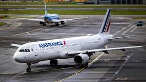 epa09971442 A view shows an Air France plane at Amsterdam Schiphol Airport, Netherlands, 24 May 2022. Aviation group Air France-KLM aims to raise almost 2.3 billion euro through shares sale to pay back the state aid received during the coronavirus crisis faster and to strengthen its balance sheet.  EPA/RAMON VAN FLYMEN