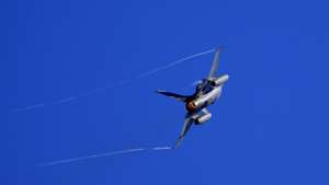 epa12337335 A Romanian F16 jet fighter performs during the Bucharest International Air Show 2025 (BIAS), at Baneasa Airport in Bucharest, Romania, 30 August 2025. Thousands of people gathered on the runway of 'Aurel Vlaicu' International Airport for the 15th edition of the Bucharest International Air Show (BIAS), largest air show in Romania, to see more than 200 civil and military aircrafts, and 200 pilots and paratroopers performing aerobatics and demonstrative flights.  EPA/ROBERT GHEMENT
