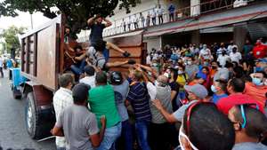 epa09339353 People force anti-government protestors into a truck during a pro-government rally in Havana, Cuba, 11 July 2021. Cuban President Miguel Diaz-Canel encouraged his supporters to take the streets as a response to protest against his governement. Thousands of Cuban took the streets on 11 July to protest against Cuba's government, in what is considered the first major protest in the last 60 years.  EPA/Ernesto Mastrascusa