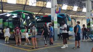 Filas no terminal da Rede Expressos em Sete Rios