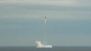 epa12981506 A still image taken from a handout video made available by the Press Service of the Russian Ministry of Defence on 21 May 2026 shows the launch of a Sineva ballistic missile from a submarine during drills of nuclear forces at an undisclosed location. The launch marked the final phase of a four-day joint military exercise conducted by Russia and Belarus from 18 to 21 May 2026.  EPA/RUSSIAN DEFENCE MINISTRY PRESS SERVICE HANDOUT -- BEST QUALITY AVAILABLE -- MANDATORY CREDIT --HANDOUT EDITORIAL USE ONLY/NO SALES