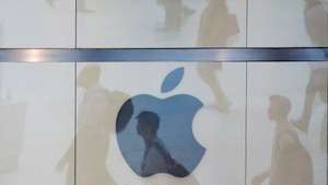 epa08547003 (FILE) - People walk past an Apple logo at an Apple store in New York, New York, USA, 01 August 2018 (reissued 15 July 2020). The General Court of the European Union in Luxembourg announced on 15 July 2020 that it has annulled a 2016 decision taken by the Commission regarding the Irish tax rulings in favour of Apple. Europe's second-highest court said that Apple will not have to pay Ireland 13 billion euros in back taxes after winning an appeal.  EPA/JUSTIN LANE *** Local Caption *** 54524957