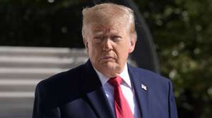 epa13331103 US President Donald Trump speaks to members of the media on the South Lawn of the White House before boarding Marine One en route Port Huron, Michigan in Washington, DC, USA, 25 October 2026.  EPA/YURI GRIPAS / POOL