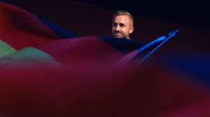 epa13189421 Ulrich Siegmund, lead candidate of the far-right Alternative for Germany (AfD), campaigns prior to state elections in Saxony-Anhalt, in Naumburg, Germany, 24 August 2026. The state of Saxony-Anhalt will hold its state parliamentary election on 06 September 2026.  EPA/HANNIBAL HANSCHKE