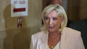 epa13094530 Rassemblement National (RN) parliamentary party leader Marine Le Pen arrives at the Paris courthouse for a hearing on the verdict in her appeal trial in Paris, France, 07 July 2026.  EPA/Mohammed Badra