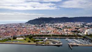 Vista geral da cidade de Viana do Castelo onde está a decorrer a demolição do prédio Coutinho, que começou a ser executada ao abrigo do programa Polis, para no local ser construído o futuro mercado municipal de Viana do Castelo, 3 de julho de 2022.  HUGO DELGADO/LUSA