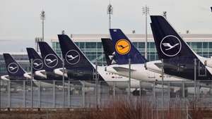 epa12729811 Airplanes of the Lufthansa carrier are parked on the tarmac during a strike at the international airport in Munich, Germany, 12 February 2026. Pilots and cabin crew are striking at Lufthansa and Lufthansa Cargo. In addition to the hubs in Frankfurt and Munich, airports in Hamburg, Bremen, Stuttgart, Cologne, Duesseldorf, Berlin, and Hanover are also directly affected.  EPA/RONALD WITTEK