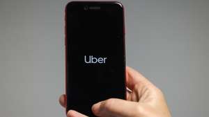 Aplicação da Uber num telemóvel, Lisboa 16 de abril de 2024. TIAGO PETINGA/LUSA