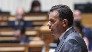 O primeiro-ministro, Luís Montenegro intervém durante o debate parlamentar na Assembleia da República, Lisboa, 27 de maio de 2026.  MIGUEL A. LOPES/LUSA