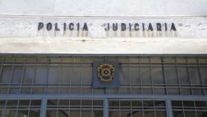 A Unidade de Informação Criminal da PJ localizou e deteve o fugitivo na zona de Portimão, no distrito de Faro