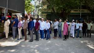 epa11301947 Indian voters wait to cast their votes at a polling station during the general elections, in Bangalore, India, 26 April 2024. Voting for the second phase of general elections started in various states in India. General elections in India will be held over seven phases between 19 April and 01 June 2024 to elect 543 members of the 18th Lok Sabha (House of the People), which are held every five years in which about 968 million people are eligible to vote. Final results will be announced on 04 June 2024.  EPA/JAGADEESH NV