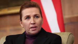 epa12671037 Danish Prime Minister Mette Frederiksen speaks during a bilateral meeting with British Prime Minister Keir Starmer (not pictured) at Chequers, the official country residence of the UK Prime Minister, in Buckinghamshire, Britain, 22 January 2026. The meeting comes a day after US President Donald J. Trump backed down on imposing tariffs on the UK and other NATO allies who opposed his plans to annex Greenland.  EPA/ANDY RAIN / POOL