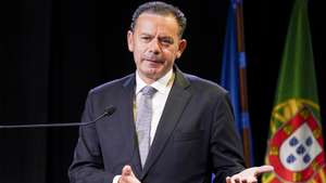 O primeiro-ministro, Luís Montenegro, discursa durante a sessão de homenagem a João Maria de Oliveira Martins e António Fernando Couto dos Santos em Esposende. 19 setembro 2026.HUGO DELGADO/LUSA