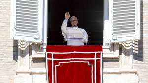 epa13296100 Pope Leo XIV leads the Angelus prayer from the window of his office overlooking Saint Peter's Square in Vatican City, 11 October 2026.  EPA/FABIO FRUSTACI