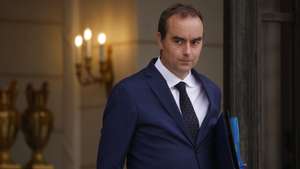 epa13202104 French Prime Minister Sebastien Lecornu leaves the Elysee Palace following the Cabinet meeting in Paris, France, 31 August 2026.  EPA/YOAN VALAT