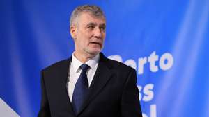 O almirante Henrique Gouveia e Melo, intervém no ‘What’s Next Summit 2025’, encontro global que reúne líderes empresariais, decisores políticos e inovadores para refletir sobre o futuro das empresas e da sociedade em tempos de incerteza abordando o tema “A importância da robótica na exploração marinha”, evento promovido pela Porto Business School, no Porto, 01 de abril de 2025. MANUEL FERNANDO ARAÚJO/LUSA